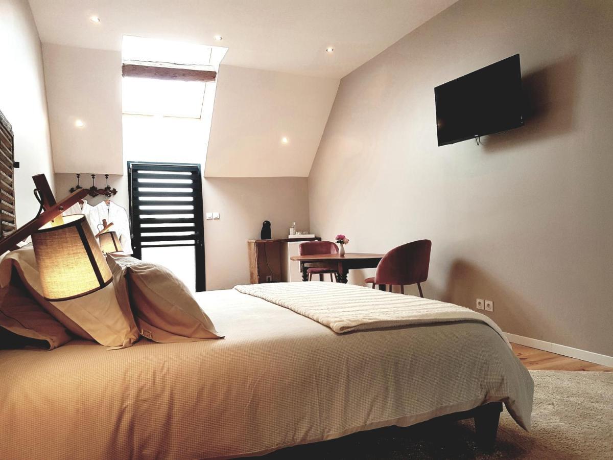 Bed and Breakfast Domaine Du Bois Chaumet Couzon Exterior foto